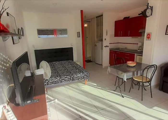 26, Heliopolis E Au Village Naturiste * Agde